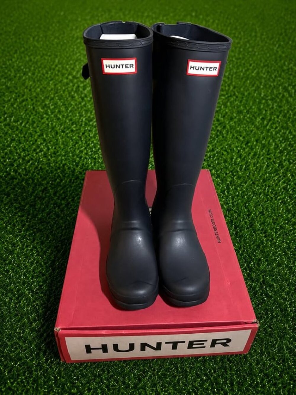 NEW IN ORIGINAL BOX! HUNTER TALL BOOT WOMENS 7 - NAVY